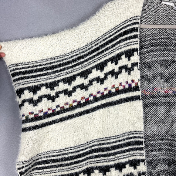 Anthropologie Akemi Kin Olivia Wrap Poncho Womens One Size Aztec Cozy Soft Boho - Picture 5 of 16
